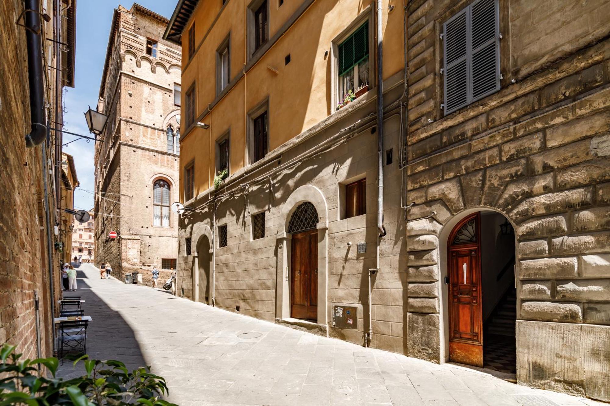 Apartamento Charme Centro Storico Siena Exterior foto